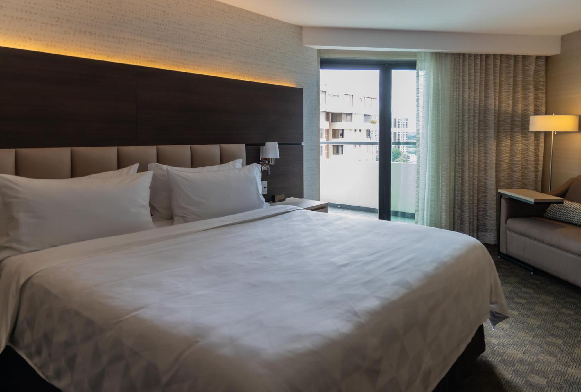 By Ihg 4*