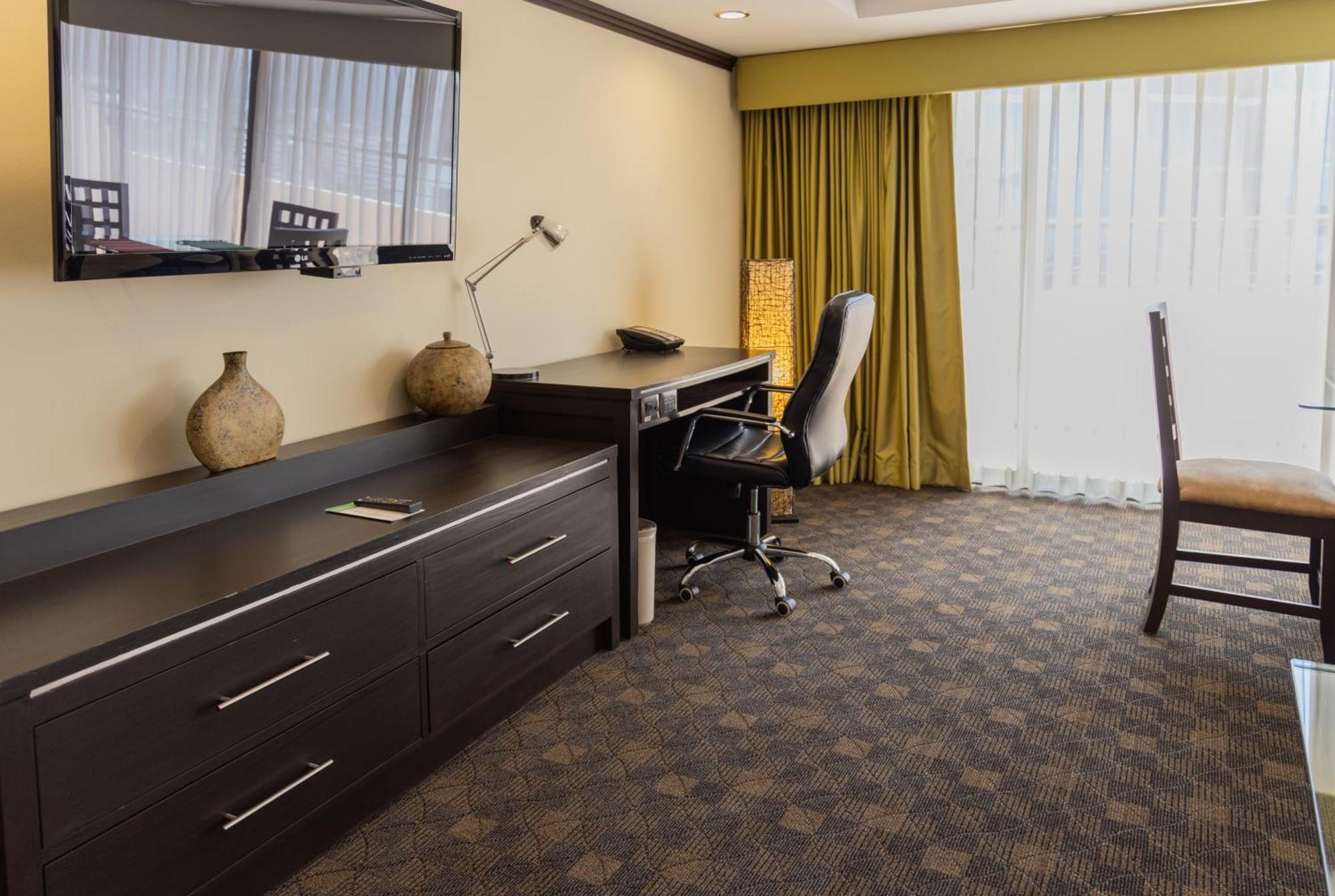 By Ihg Hotel 4*