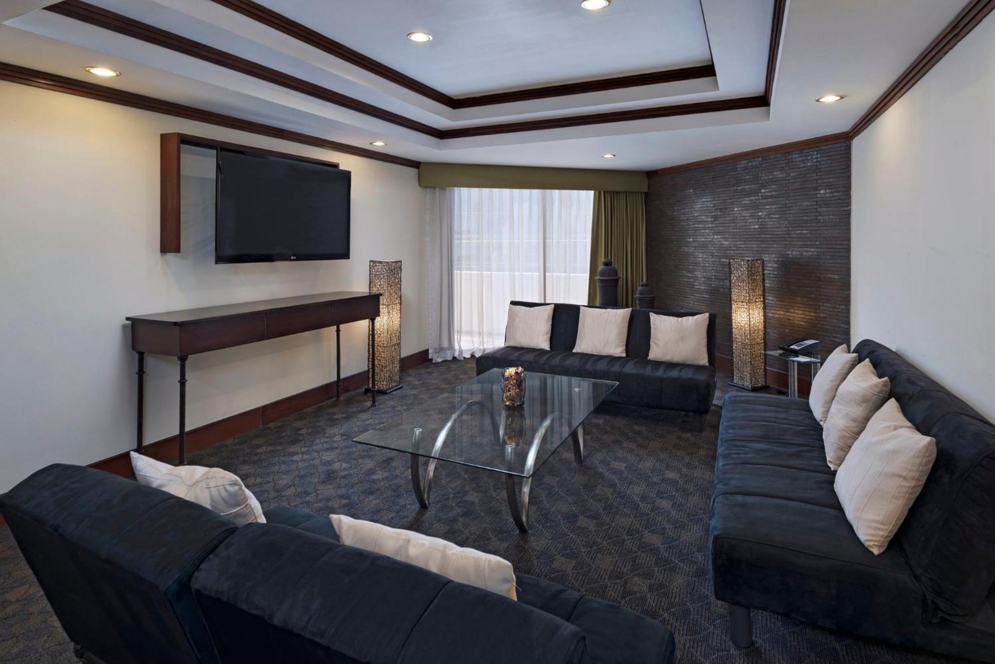 Hotel By Ihg 4*